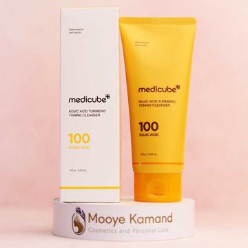 ژل شوینده روشن‌کننده صورت مدی کیوب مدل Kojic Acid Turmeric Toning Cleanser